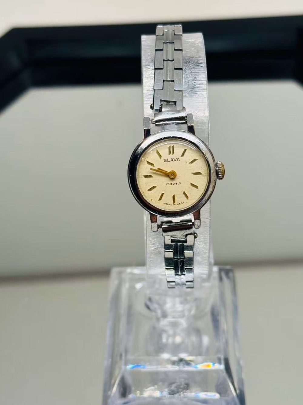 Vintage SLAVA 17 Jewels USSR Ladies Mechanical Hand Wind Watch 19mm Runs